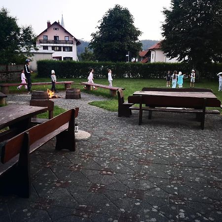 Fuzinarska Kuca Hotel Fuzine Bagian luar foto