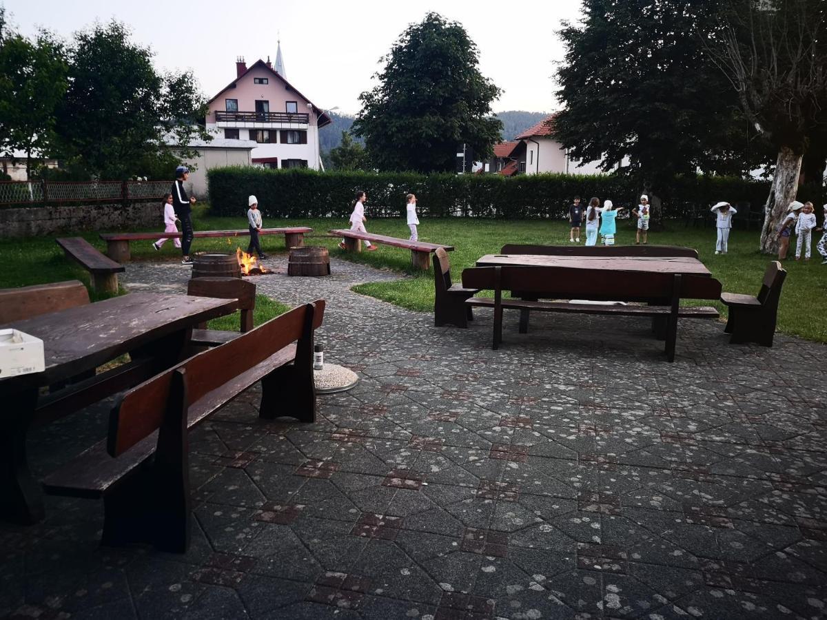 Fuzinarska Kuca Hotel Fuzine Bagian luar foto